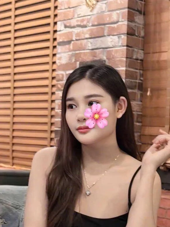 Đĩ dâm thèm khát, lồn hồng ướt át, vú bự chờ bạn bú liếm.